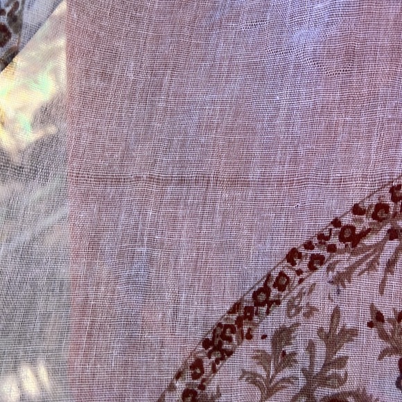 Preowned Joy Susan scarf 70x35 peach border , white with khaki and army green - Picture 4 of 6